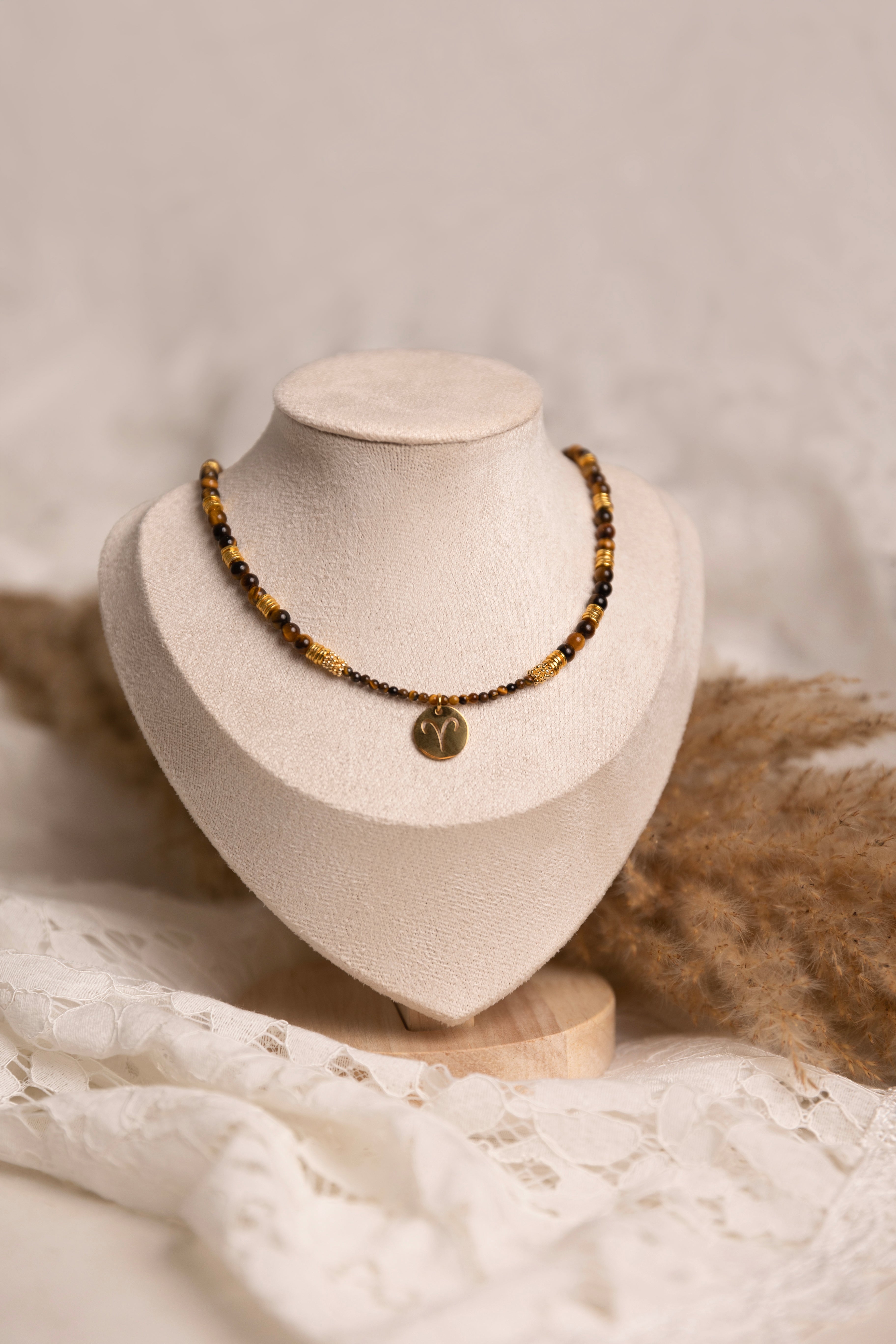 Collier ras de cou signe astrologique en oeil de tigre