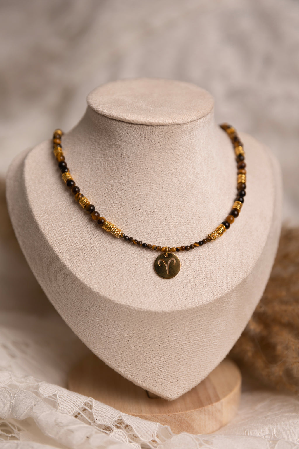 Collier ras de cou signe astrologique en oeil de tigre