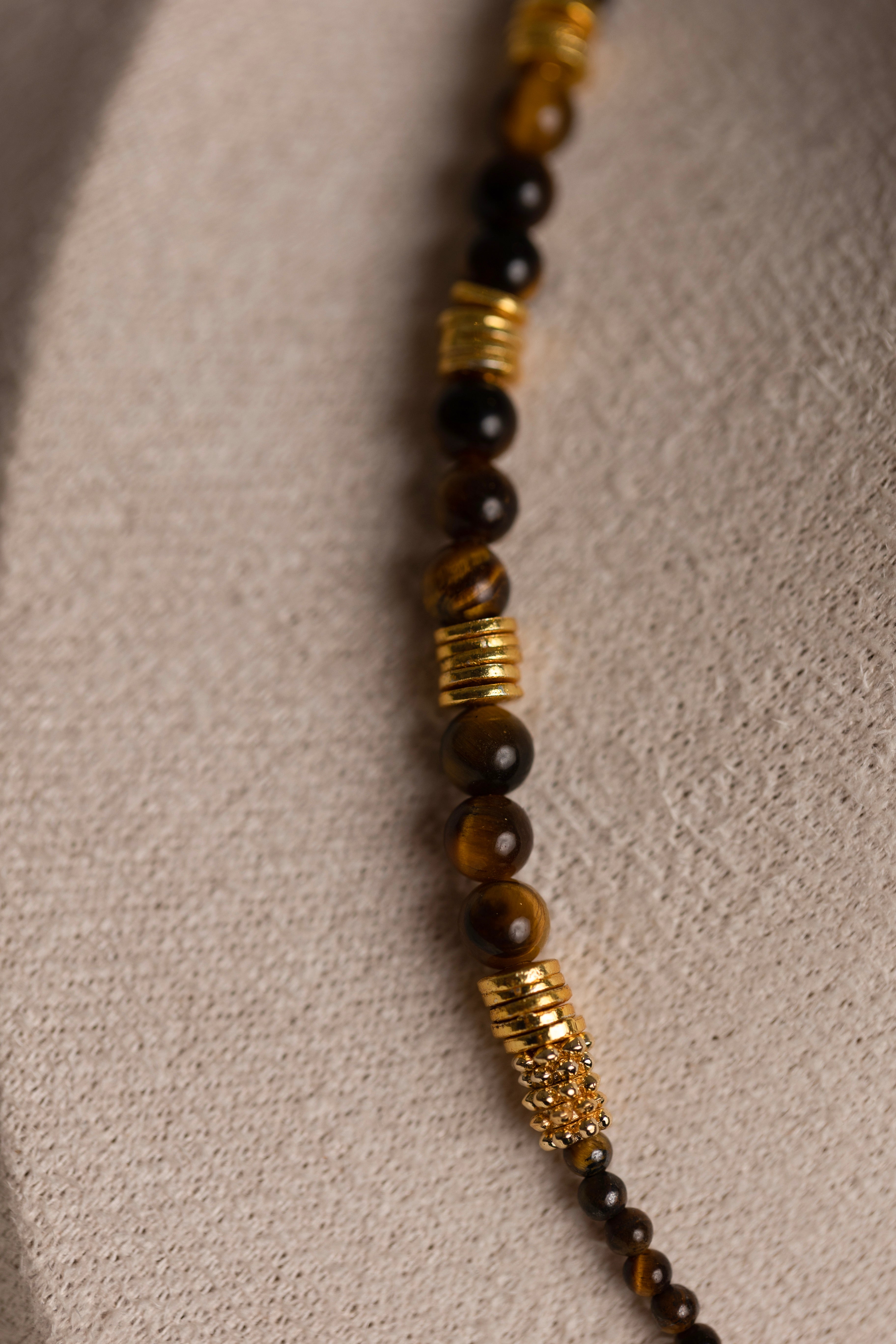 Collier ras de cou signe astrologique en oeil de tigre