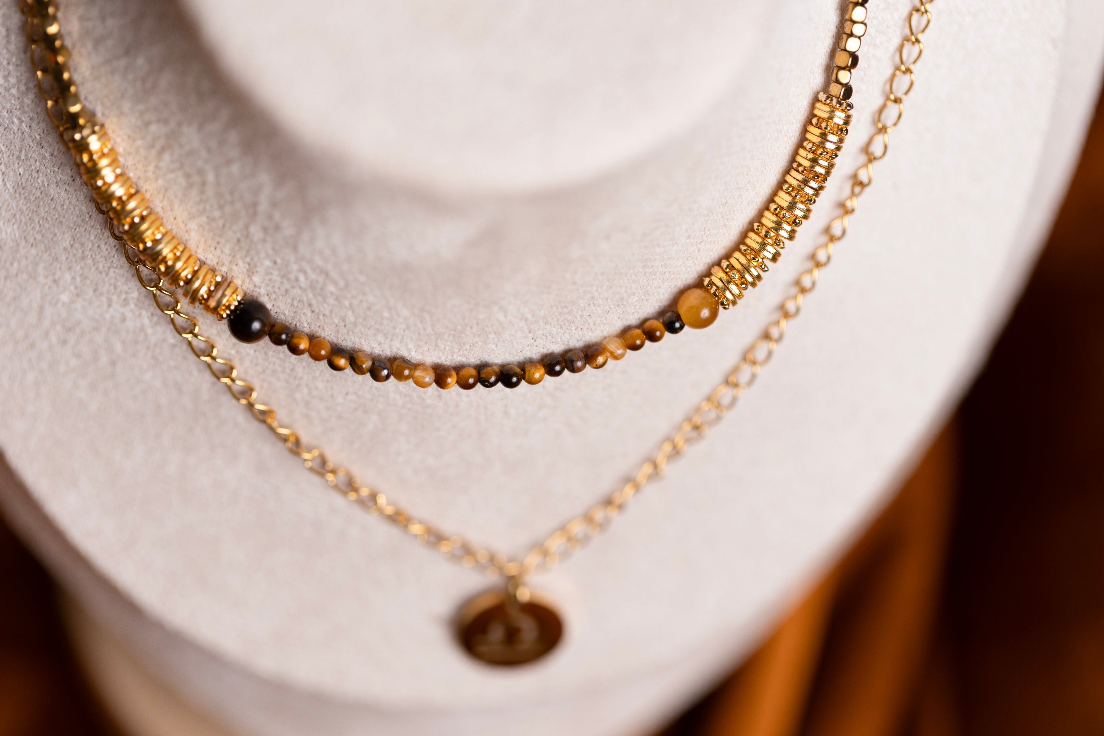 Collier ras de cou signe astrologique en oeil de tigre