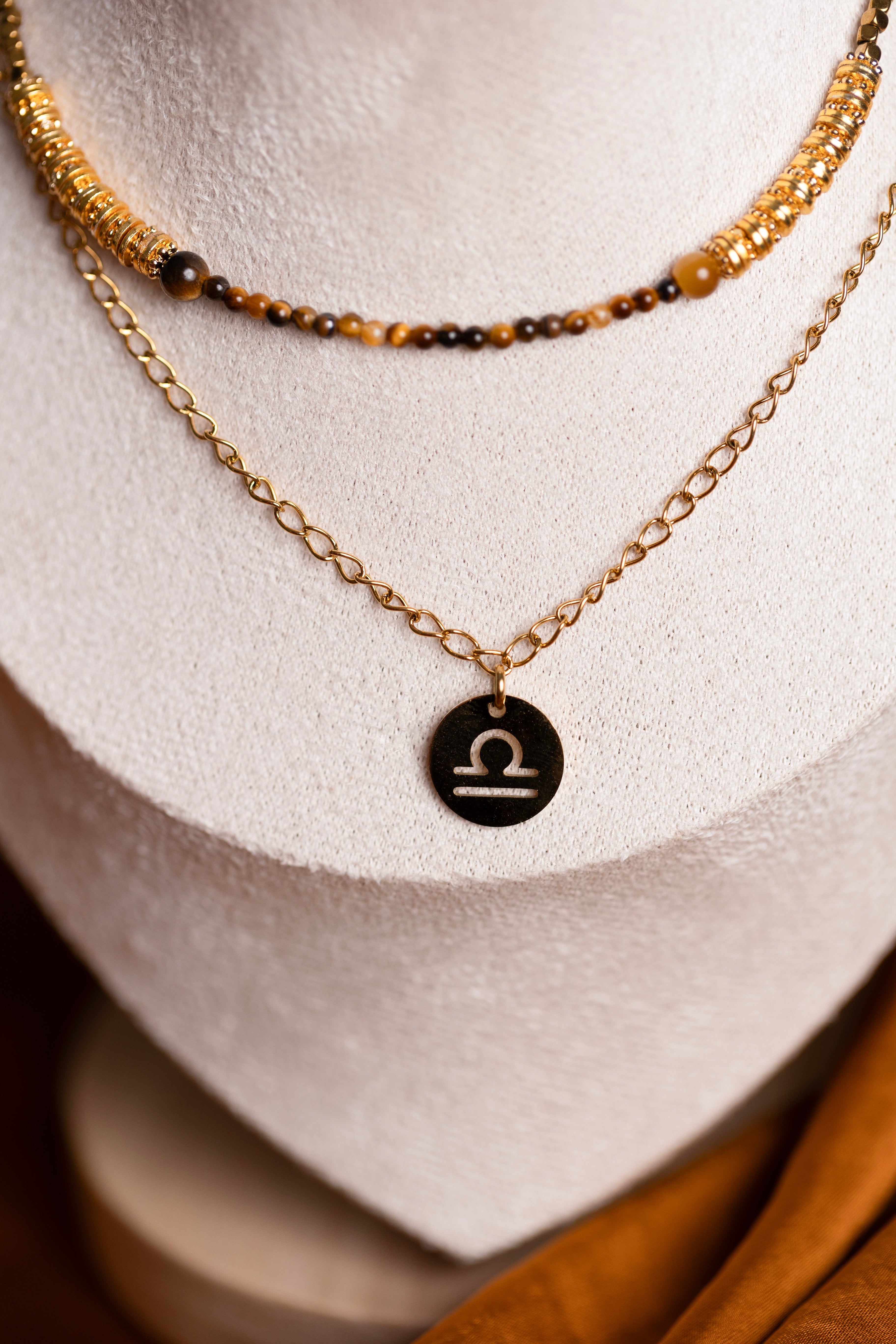 Collier ras de cou signe astrologique en oeil de tigre