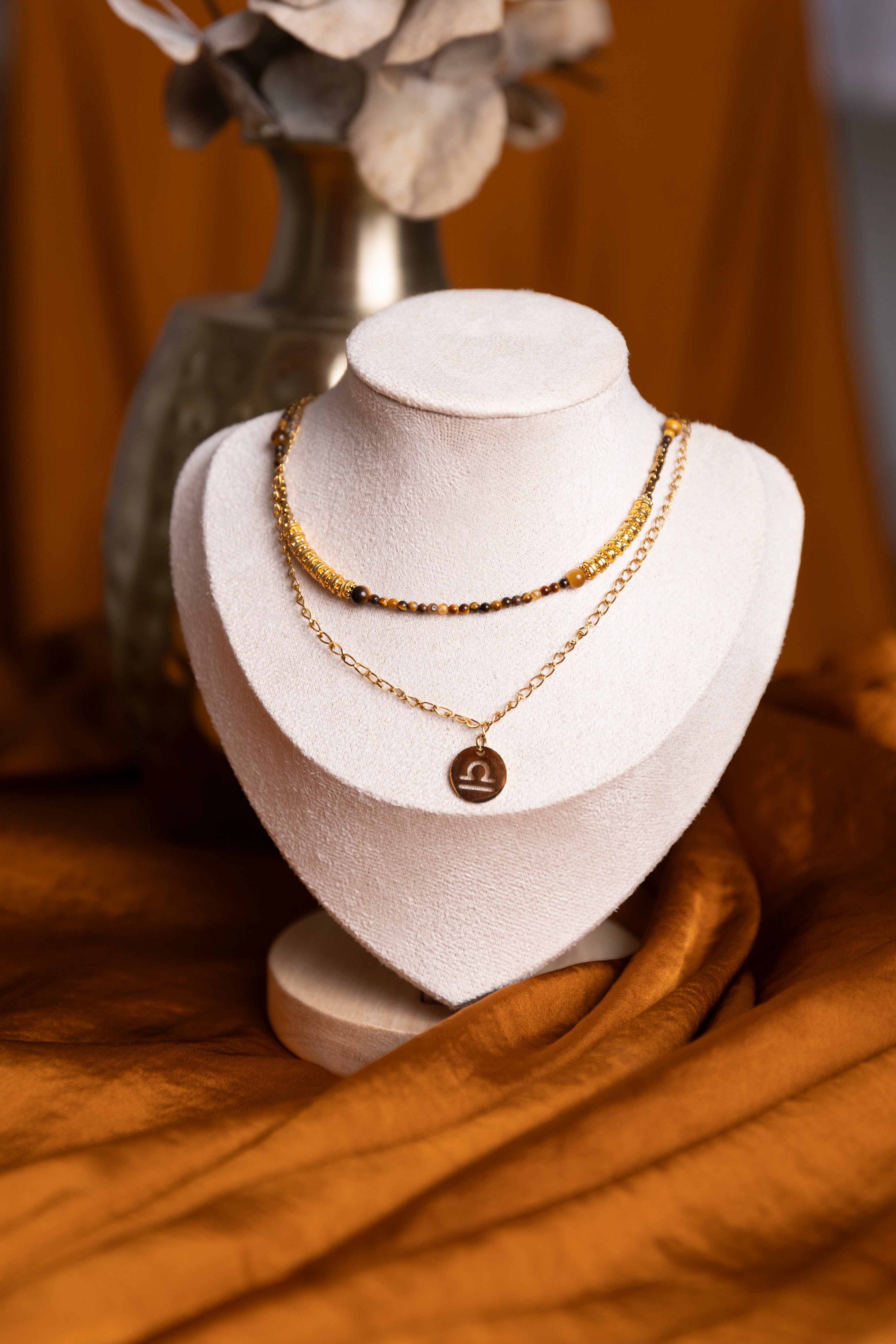 Collier ras de cou signe astrologique en oeil de tigre