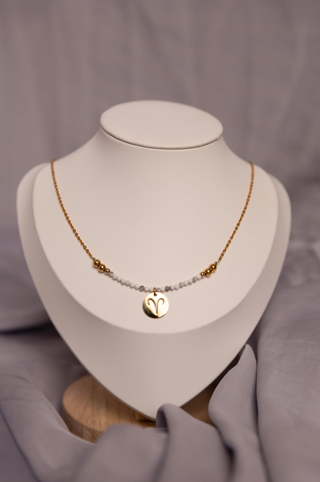 Collier signe astrologique en howlite