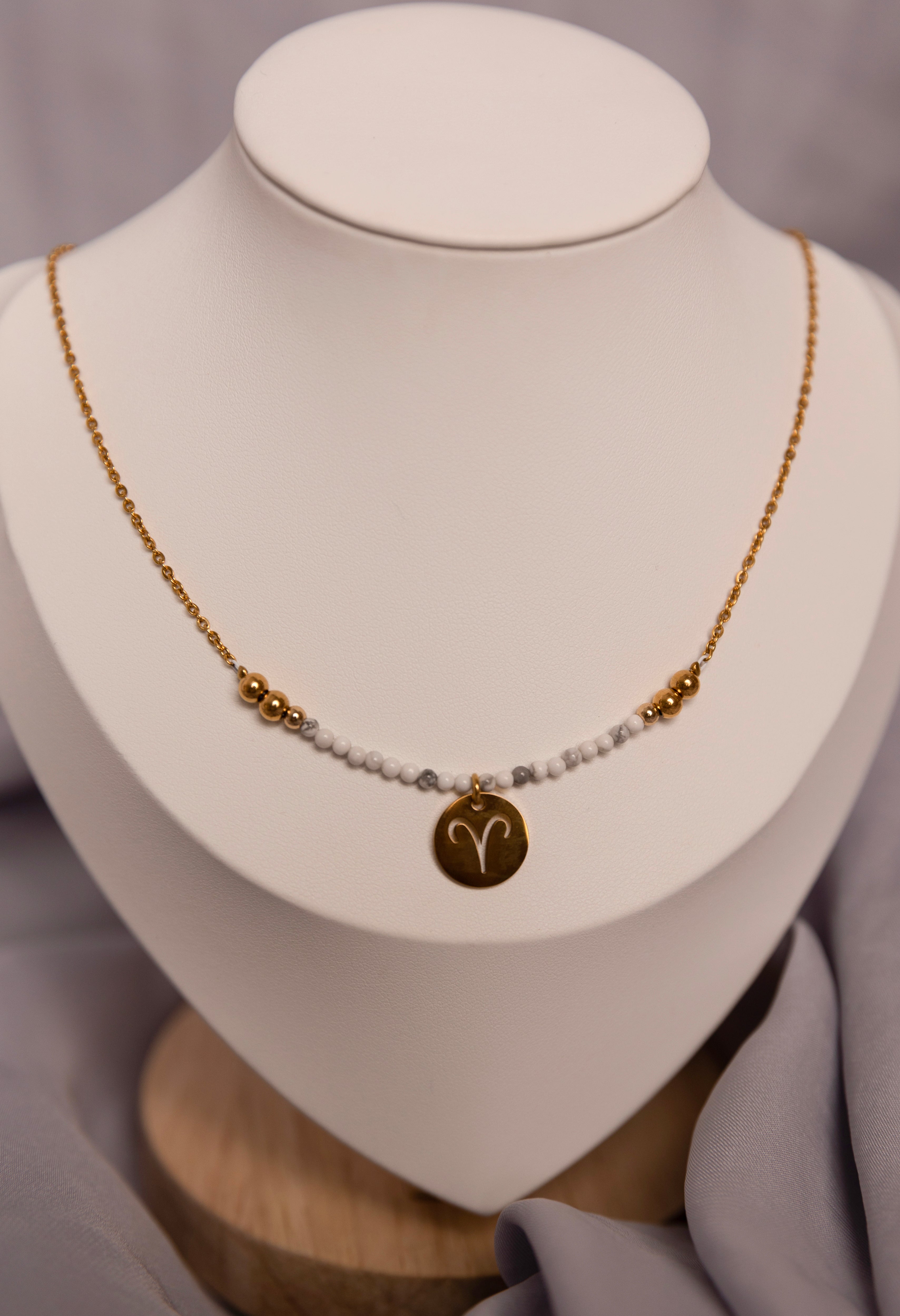 Collier signe astrologique en howlite