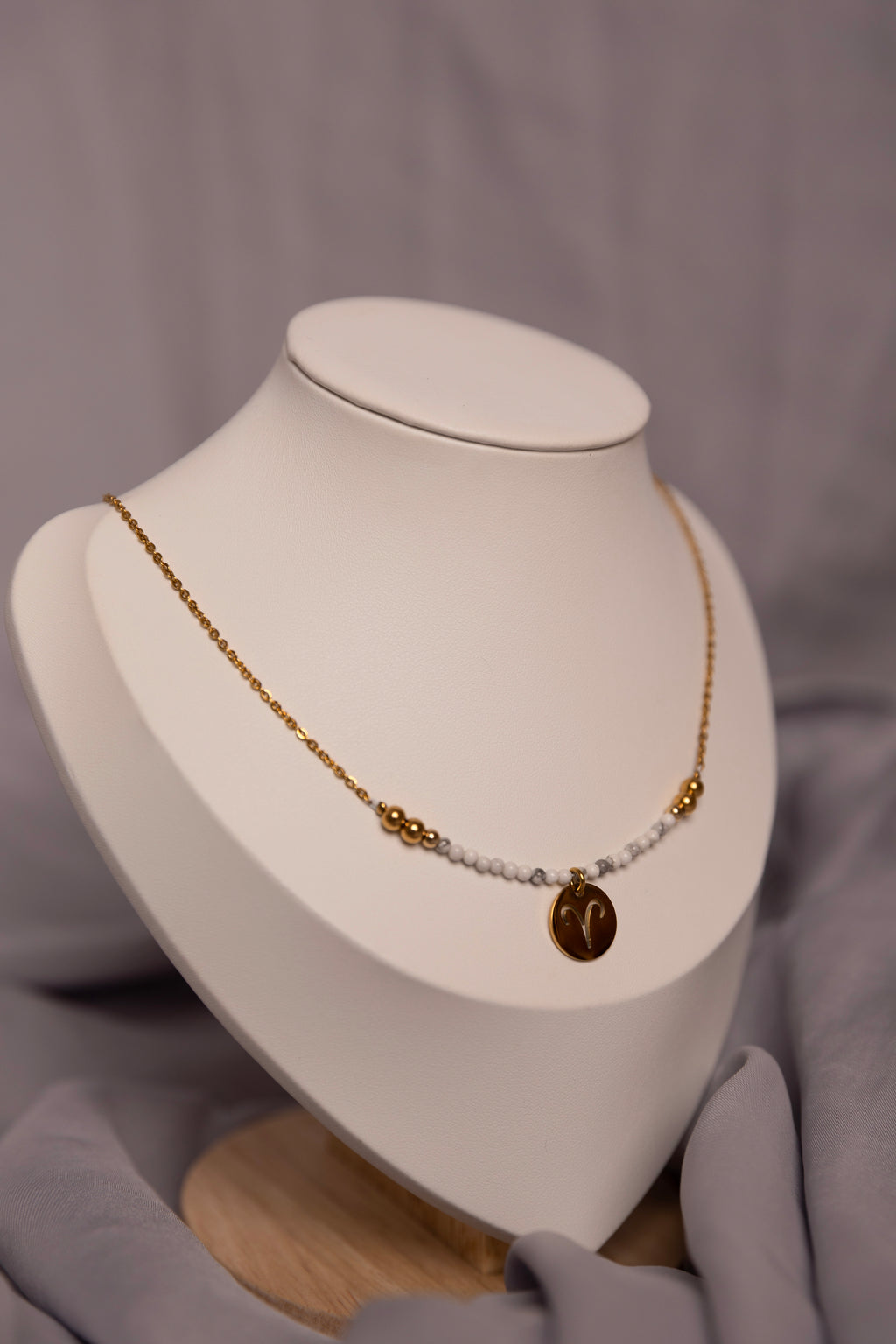 Collier signe astrologique en howlite