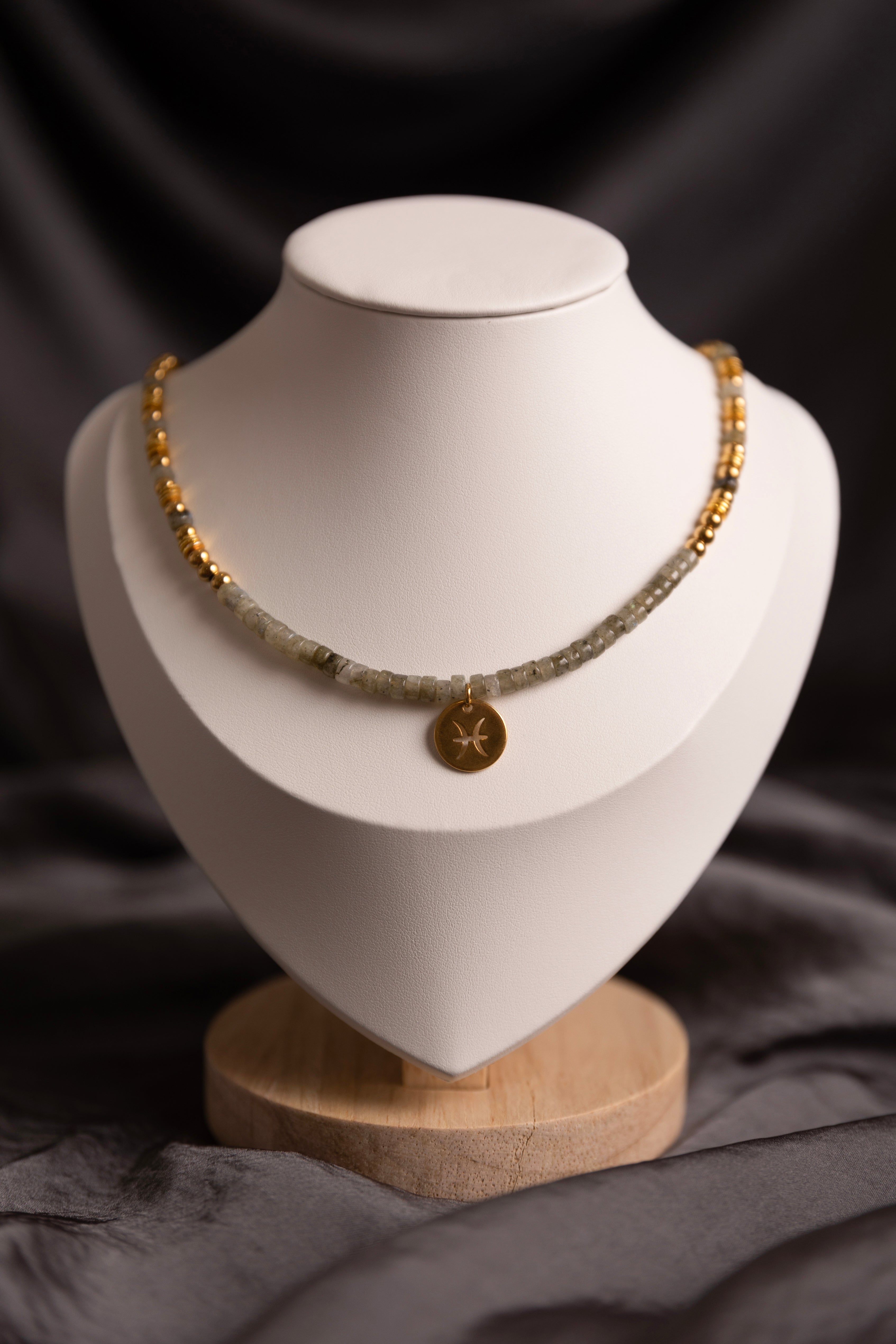 Collier ras de cou signe astrologique en labradorite teinté